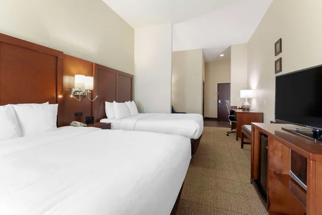 جناح بسريرين كوين، Comfort Suites West Dallas Cockrell Hill 2/3