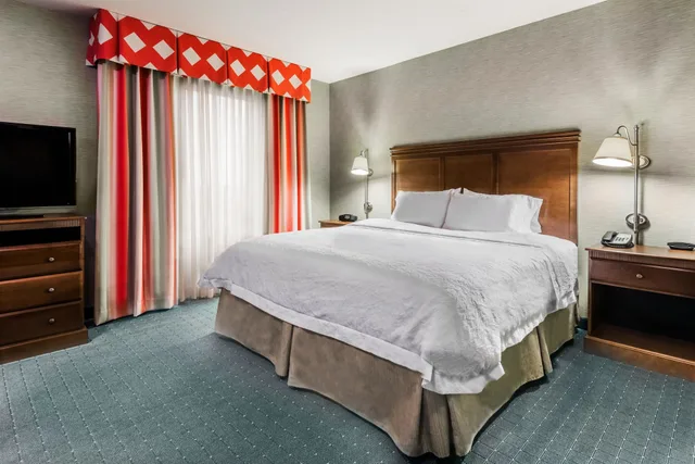 جناح بسرير كينج مع أريكة لذوي الإعاقة، Hampton Inn Suites Columbus Polaris 1/4