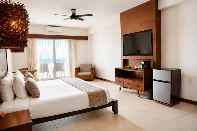 Room, King Bed, Ocean Front, The Mint Resort Isla Mujeres 1/3