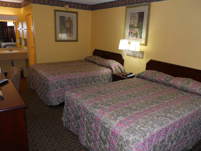 غرفة بسريرين مزدوجين للمدخنين، Americas Best Inns Beaufort 1/2