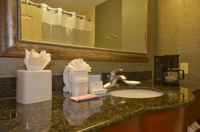 جناح بسرير كينج، Hampton Inn Bryant 7/7