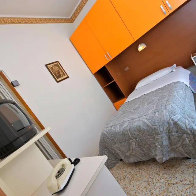 غرفة مفردة، Victory Hotel 3/8