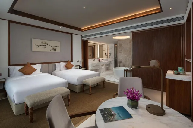 Pool, Canal, Twin Beds، Angsana Zhuhai Phoenix Bay 7/9