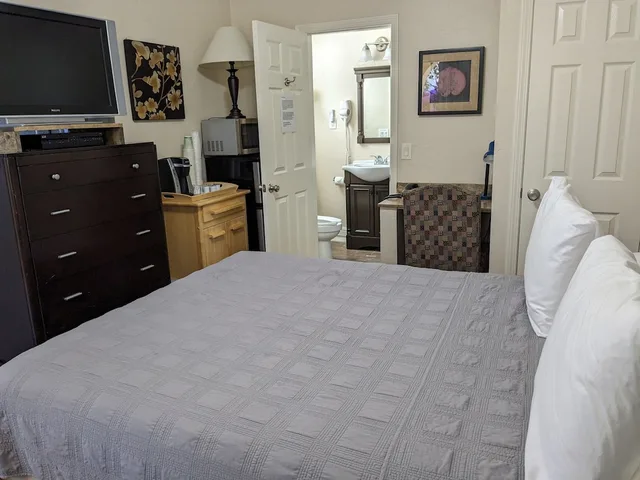 Room, Queen Bed, Patio, Los Gatos Garden Inn Hotel 2/3