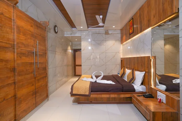 غرفة تنفيذية بسرير كينج، HOTEL KUMAR PLAZA 1/6