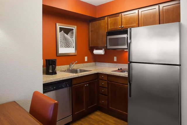 جناح بسرير كوين بغرفة نوم واحدة مع أريكة، Residence Inn By Marriott Whitby 8/8