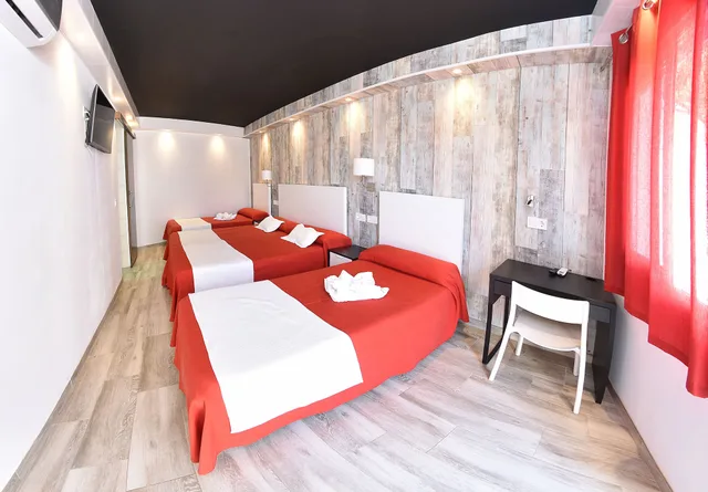 Standard, Quadruple, 4 Beds, Two Extra Beds، Hotel Zen Airport 8/10