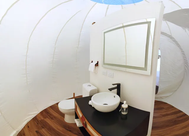 Unique, Double Bed، Green Land Bubble Glamping 2/3