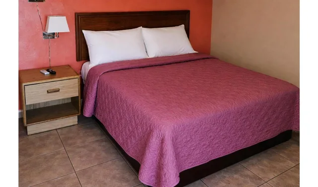 Full Bed Non-Smoking, Holiday Motel Ocala Downtown I-75 2/5