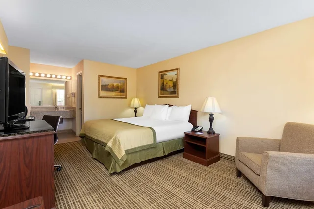 غرفة قياسية بسرير كينج لذوي الإعاقة، Baymont By Wyndham Easley/Greenville 4/5