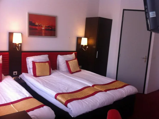 غرفة ثلاثية بثلاثة أسرّة، Hotel Allure 1/2