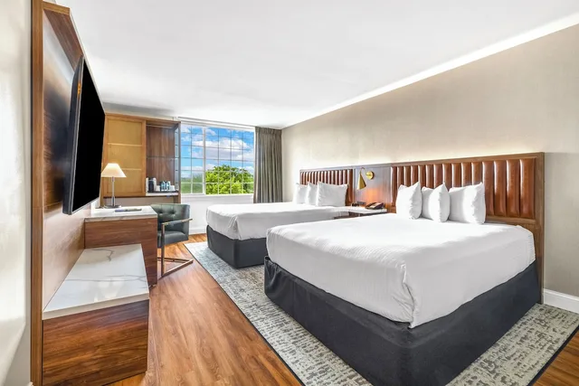 Deluxe, 2 Queen Beds, Lake Side، The Ridge Hotel 1/9