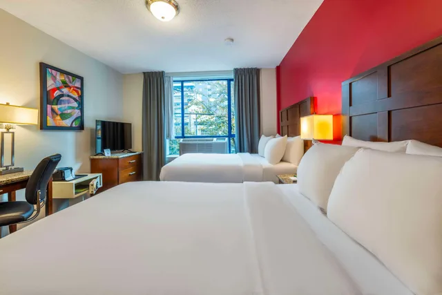 غرفة بسريرين مزدوجين، Quality Inn & Suites Downtown Vancouver 1/7