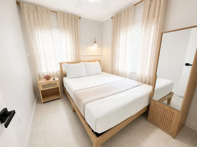 غرفة ديلوكس بسرير كوين بغرفة نوم واحدة مع أريكة بمطبخ، Sea Steps Suites 3/6
