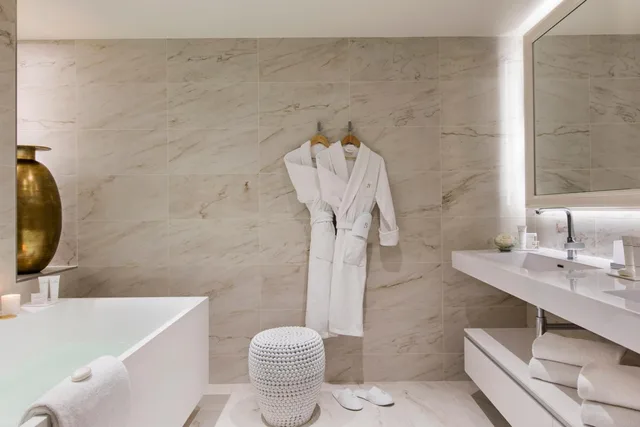 جناح جونيور بشرفة، Hotel Barriere L Hermitage La Baule 3/6