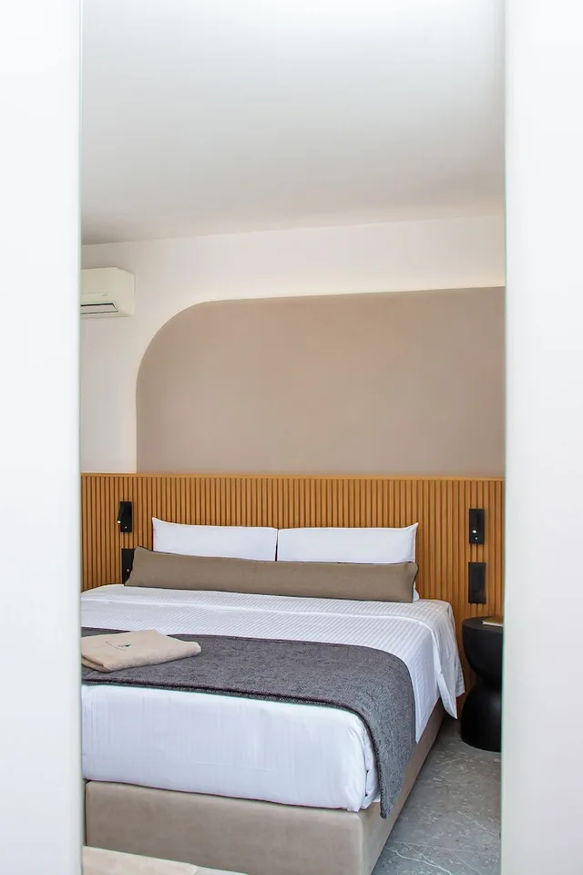 غرفة بريميوم ثلاثية بسريرين منفصلين مع أريكة، Aeolos Beach Resort Crete 5/8