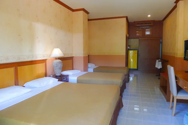 Family, Double and Twin Beds, Garden Home Kata 2/5