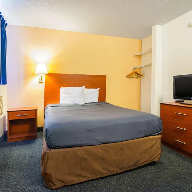 غرفة بسرير كوين للمدخنين، Motel6 Fayetteville, NC - Fort Liberty Area 4/10