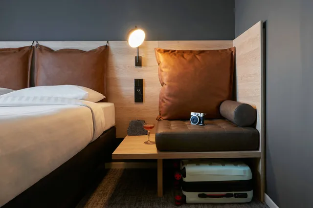غرفة عائلية بسرير كوين مع أريكة، Moxy Sophia Antipolis 2/4