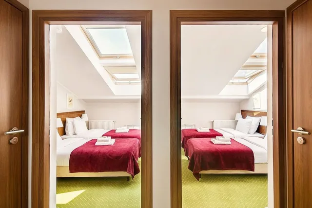 غرفة كلاسيكية رباعية بإطلالة على المدينة، Yarden Aparthotel by Artery Hotels 2/4