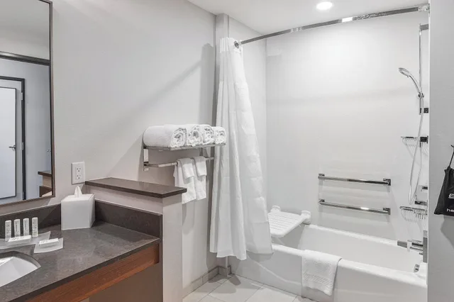 غرفة رباعية بسرير كوين لذوي الإعاقة، Fairfield Inn and Suites Menifee 4/4