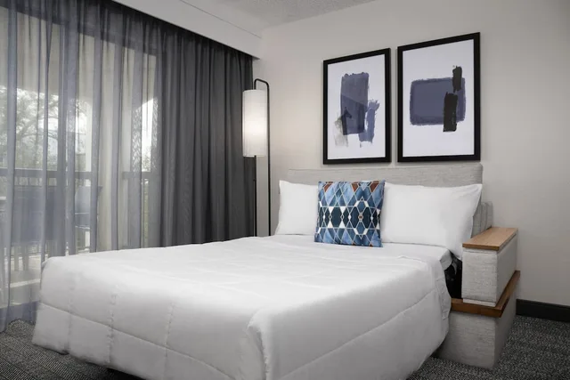 1 Bedroom, Suite, King Bed, Sofa, Corner, Courtyard By Marriott Orlando East/Ucf Area 1/2