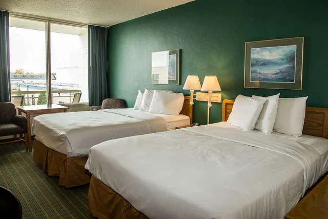 غرفة بسريرين مزدوجين، Baymont By Wyndham Fargo 1/1
