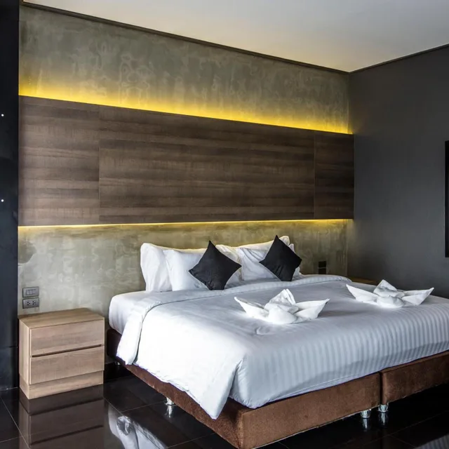جناح جونيور، Cresco Hotel Buriram 3/8