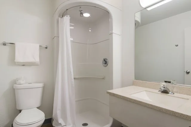 غرفة بسرير مزدوج لذوي الإعاقة، Rodeway Inn Greeley CO 4/5