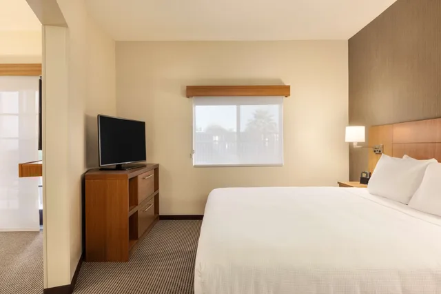 غرفة بسرير كينج بشرفة، Hyatt Place Phoenix Chandler Fashion Center 2/6