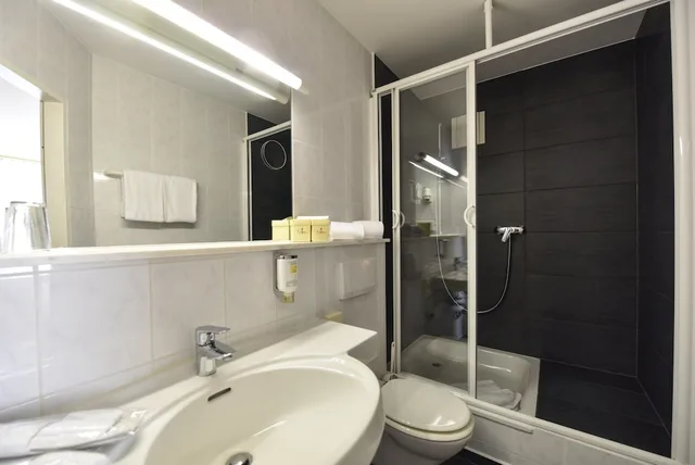غرفة عائلية بسرير كينج وسريرين منفصلين، Atrium Hotel Amadeus 9/10