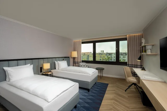 غرفة تنفيذية بسريرين منفصلين، DoubleTree by Hilton Berlin Ku’damm 1/3