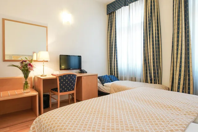 غرفة ثلاثية، Hotel Tivoli 3/10