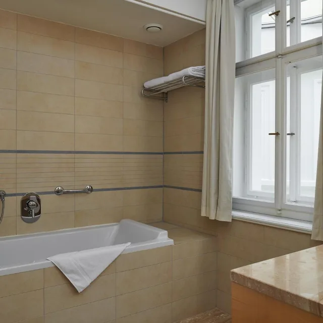 Standard, Double Bed, Atrium View, Ventana Hotel Prague 6/6