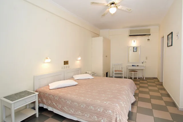 Room, Twin Beds, Courtyard View, KAMARI BEACH 4/7