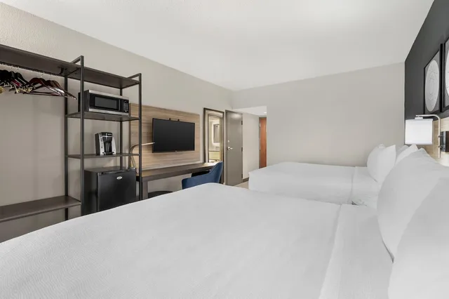 غرفة قياسية بسريرين كوين، Best Western Plus Indianapolis NW Hotel 8/10