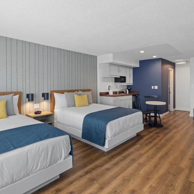 غرفة سوبيريور بسريرين كوين، Sea Harbor Hotel 1/9