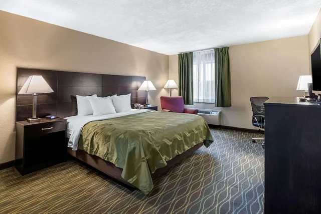 غرفة بسرير مزدوج، Quality Inn & Suites Des Moines - Merle Hay Road 3/4