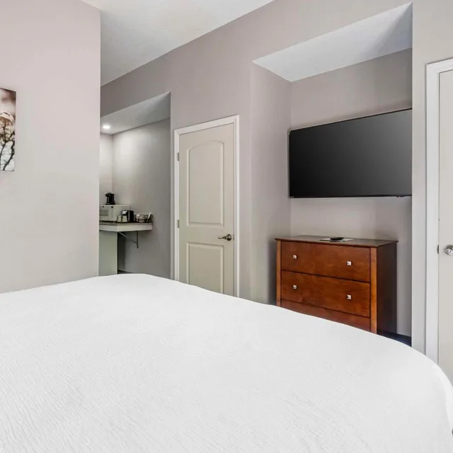 جناح بسرير كينج بمنطقة جلوس، Country Inn & Suites by Radisson, Pickerington, OH 3/5