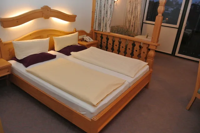 غرفة قياسية بسرير مزدوج بإطلالة على الجبل بشرفة، Gruberhof Hotel 2/10