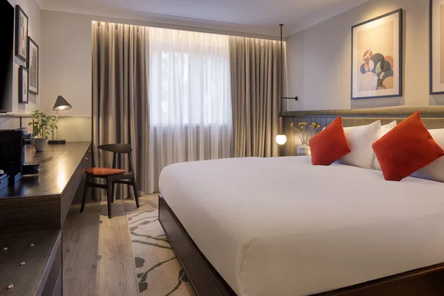غرفة ديلوكس بسرير كينج، The Samuel Ryder Hotel St. Albans, Tapestry Collection by Hilton 1/2