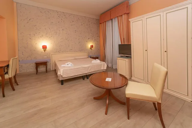 غرفة ديلوكس بسرير مزدوج أو سريرين منفصلين بإطلالة على البحيرة بشرفة، Hotel Pallanza 9/10