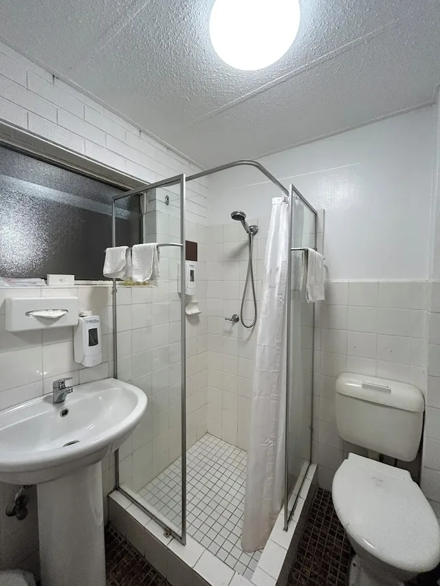 غرفة عائلية بسرير كوين وسرير مزدوج وسرير كوين، Marco Polo Motor Inn 5/9