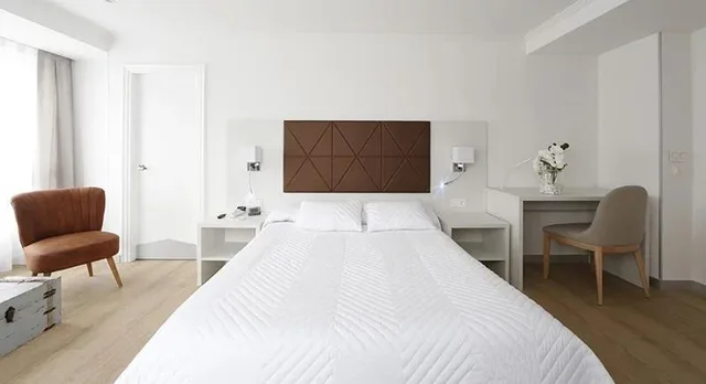 غرفة ديلوكس بسرير مزدوج، Hotel Loiola 1/3