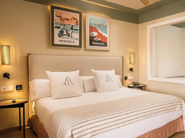 Superior, Queen Bed, Hot Tub, Hotel Artiem Capri 2/10