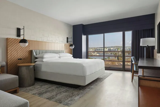 غرفة كلوب بسرير كينج بإطلالة على المرسى، Marriott Marina Del Rey 3/10