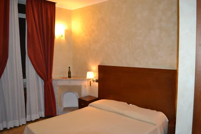 غرفة بسرير مزدوج أو سريرين منفصلين، Dipendenza Hotel Galileo 4/9