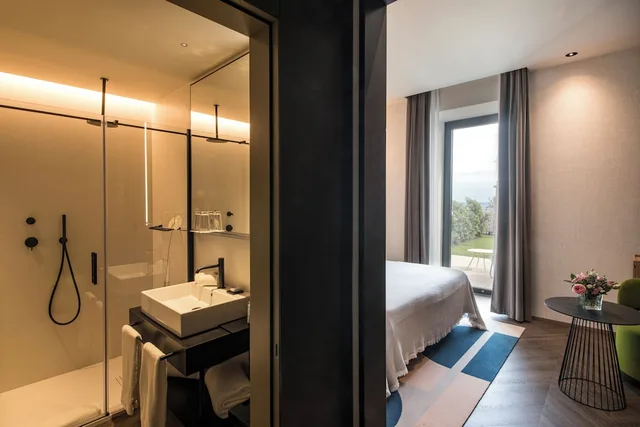 غرفة ديلوكس بسرير كينج بإطلالة على البحر بشرفة، Hotel Europa 5/6