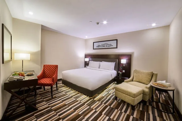 Deluxe, King Bed, Queen Bed, Avari Xpress Gulberg Lahore 1/2