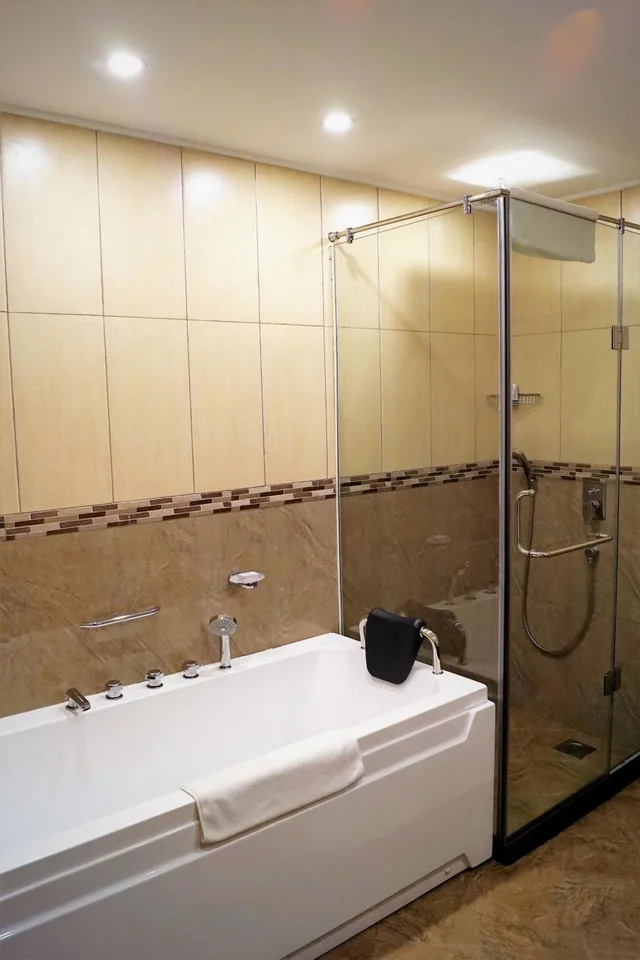 Junior Suite, Best Western Premier Garden Hotel Entebbe 8/8